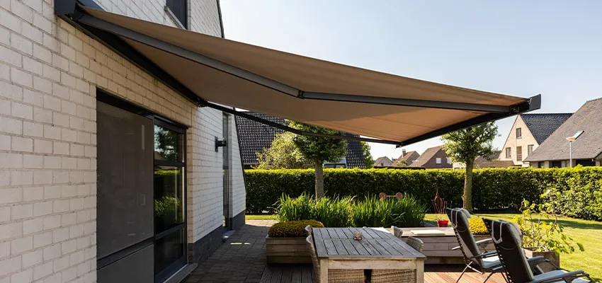 Large retractable awning